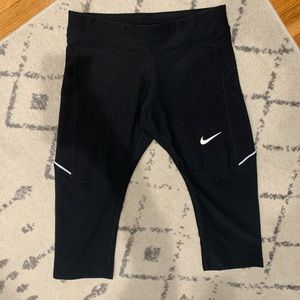 NWT medium Nike crop running leggings